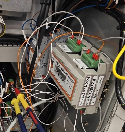 Шкаф управления робота: подключение модуля Modbus и измерительные щупы